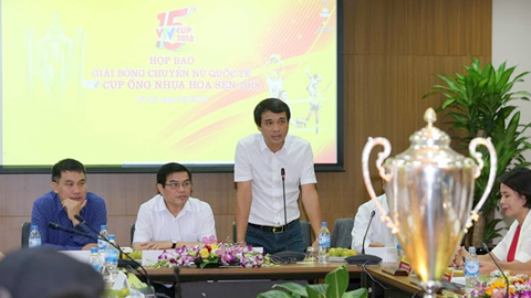 Nhà báo Phan Ngọc Tiến, Trưởng ban sản xuất các chương trình Thể thao, Đài Truyền hình Việt Nam, Trưởng ban tổ chức giải phát biểu tại buổi họp báo.