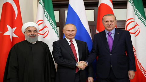 Tổng thống Thổ Nhĩ Kỳ T.Erdogan (bên trái), Tổng thống Nga V.Putin (giữa) và Tổng thống Iran H. Rouhani trong cuộc gặp tại Sochi, Nga, tháng 11-2017. (Ảnh: Reuters)