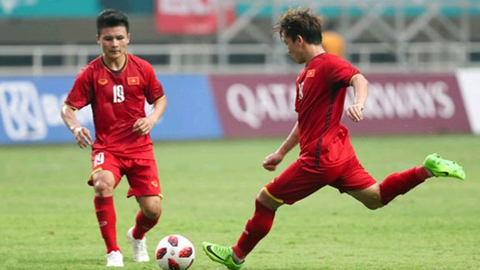 Minh Vương có cú sút phạt đẳng cấp ghi bàn thắng cho Olympic Việt Nam. 