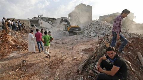 Cảnh đổ nát sau một vụ không kích ở khu vực Da-đa-na thuộc tỉnh I-đlíp, Xy-ri. Ảnh AL ARABIYA
