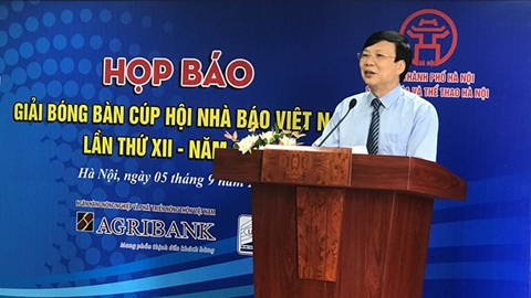 Đồng chí Hồ Quang Lợi, Phó chủ tịch Thường trực Hội Nhà báo Việt Nam phát biểu tại buổi họp báo.