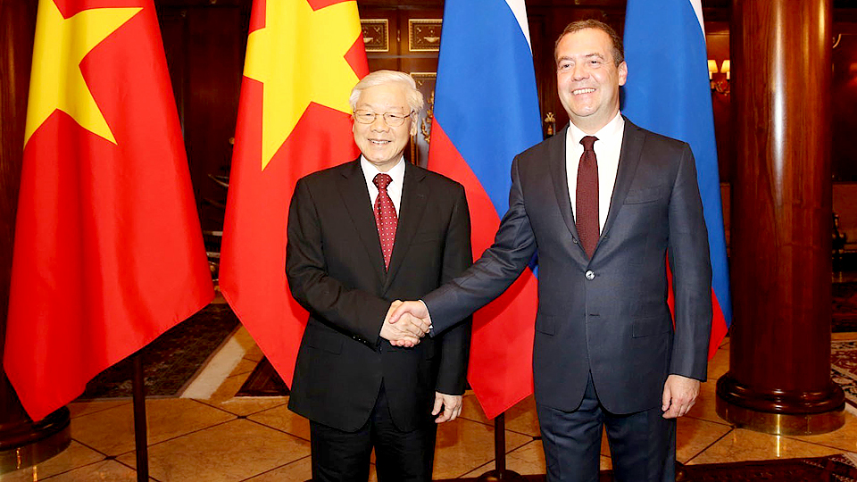 Tổng Bí thư Nguyễn Phú Trọng với Thủ tướng Liên bang Nga Đmi-tơ-ri Mét-vê-đép tại Dinh Thủ tướng ở Mát-xcơ-va.