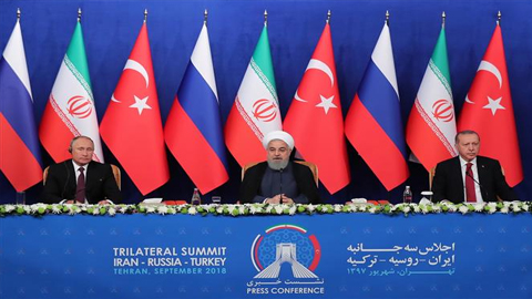 rong ảnh (từ trái sang): Tổng thống Nga Vladimir Putin, Tổng thống Iran Hassan Rouhani và Tổng thống Thổ Nhĩ Kỳ Recep Tayyip Erdogan trong cuộc họp báo chung tại Hội nghị thượng đỉnh ba bên về Syria ở Tehran (Iran) ngày 6/9. Ảnh: AFP/TTXVN