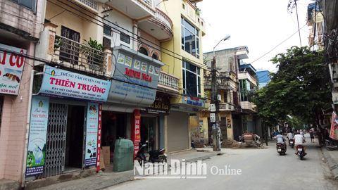 Nhà số 39, Hàng Đồng (TP Nam Định) do Trường THPT Nguyễn Khuyến quản lý là địa chỉ người dân nhiều lần kiến nghị Nhà nước cần thu hồi, chuyển giao cho các mục đích sử dụng có hiệu quả khác.