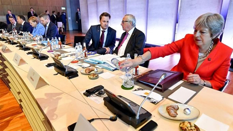 Lãnh đạo các nước EU và Anh dự Hội nghị cấp cao EU ở Áo. Ảnh THE TIMES