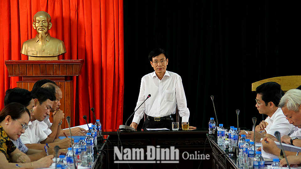 Đồng chí Phạm Đình Nghị, Phó Bí thư Tỉnh ủy, Chủ tịch UBND tỉnh phát biểu kết luận hội nghị.