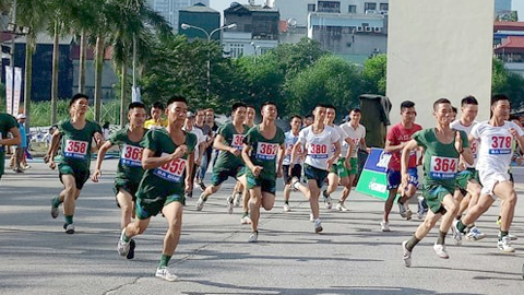 Thi chung kết nam Khối Công nhân viên chức - Lực lượng vũ trang quận Ba Đình hưởng ứng Giải chạy Báo Hànộimới mở rộng lần thứ 45 - Vì hòa bình năm 2018.