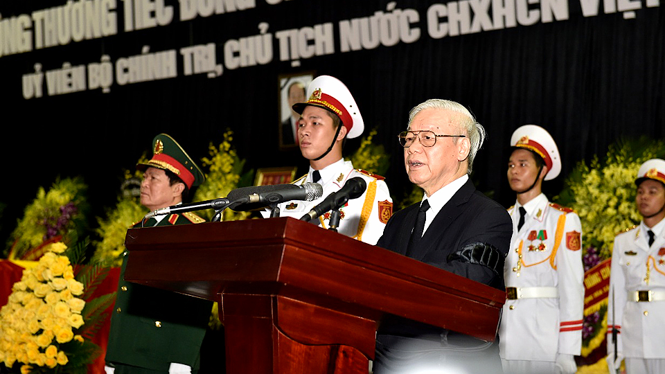 Tổng Bí thư Nguyễn Phú Trọng, Trưởng Ban Lễ tang đọc lời điếu.