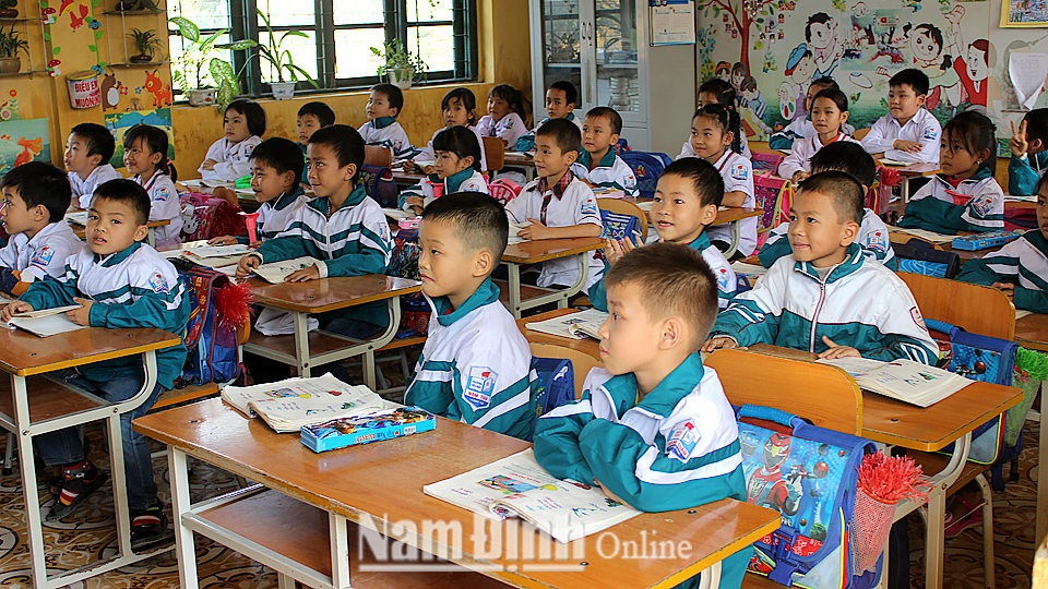 Các em học sinh Trường Tiểu học Nam Toàn trong một giờ học.