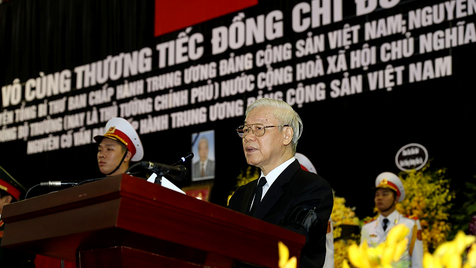 Tổng Bí thư Nguyễn Phú Trọng, Trưởng Ban Lễ tang đọc lời điếu.