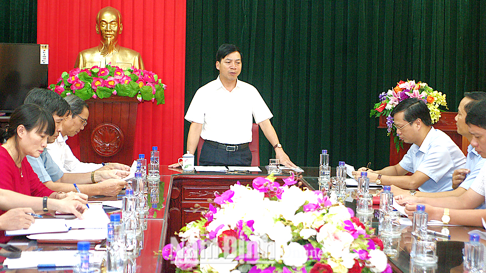 Đồng chí Trần Văn Chung, Phó Bí thư Thường trực Tỉnh ủy, Chủ tịch HĐND tỉnh phát biểu kết luận hội nghị.