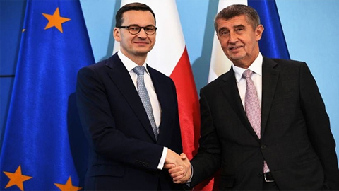 Thủ tướng Ba Lan và Thủ tướng Séc tại cuộc họp báo chung ở Vác-sa-va. Ảnh RADIO POLAND
