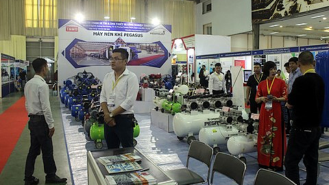 Các gian hàng trưng bày tại Hội chợ quốc tế hàng công nghiệp Việt Nam – VIIF 2018.