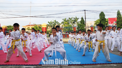 Một buổi tập luyện của CLB taekwondo Thị trấn Liễu Đề (Nghĩa Hưng).