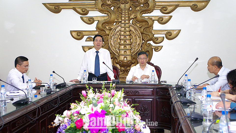 Đồng chí Trần Văn Chung, Phó Bí thư Thường trực Tỉnh uỷ, Chủ tịch HĐND tỉnh phát biểu tại buổi làm việc.