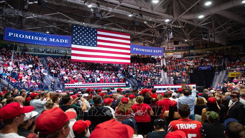 Tổng thống Mỹ Donald Trump vận động tranh cử cho đảng Cộng hòa tại Estero, bang Florida, Mỹ ngày 31/10/2018. Ảnh: AFP/TTXVN