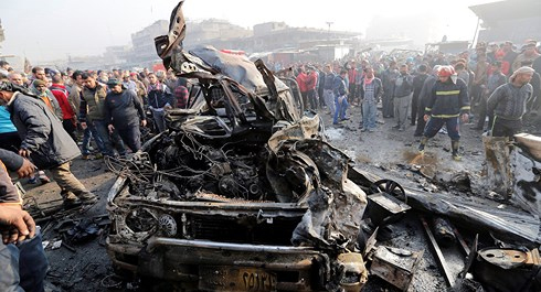 Nhóm khủng bố Daesh từng thực hiện một vụ tấn công bằng bom vào một chiếc xe chở khách ở phía tây nam thủ đô Baghdad, làm 55 người thiệt mạng năm 2017. Ảnh: Reuters