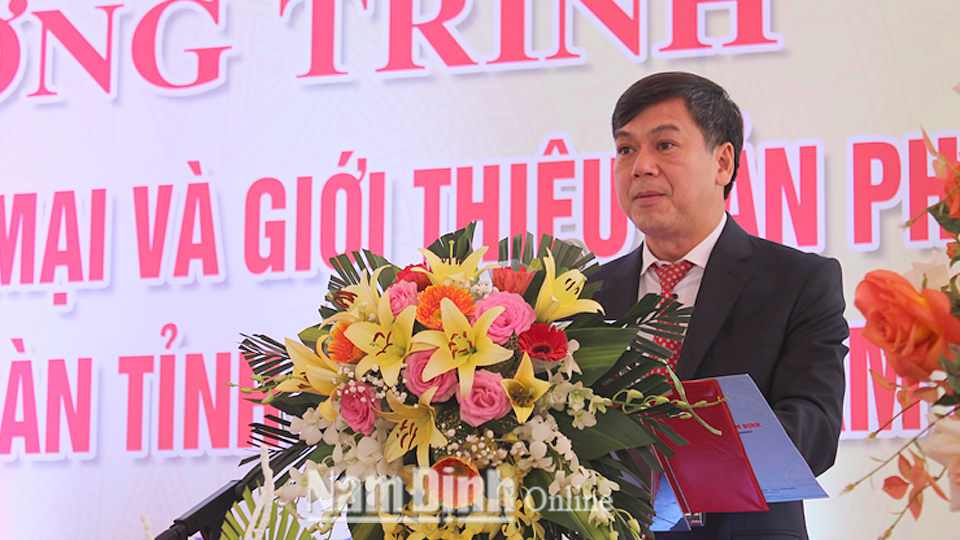 Đồng chí Trần Lê Đoài, TUV, Phó Chủ tịch UBND tỉnh phát biểu tại hội nghị.