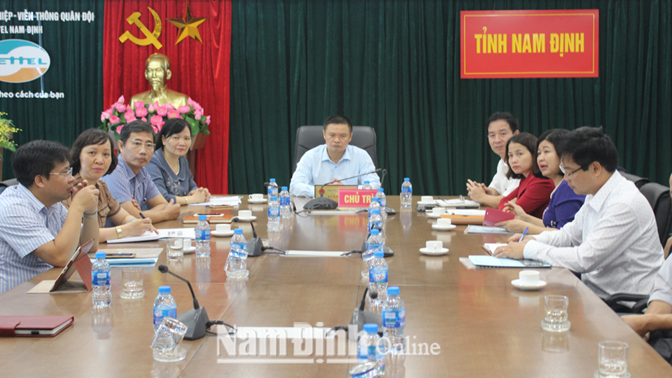 Đồng chí Bạch Ngọc Chiến, TUV, Phó Chủ tịch UBND tỉnh chủ trì Hội nghị tại điểm cầu Nam Định 