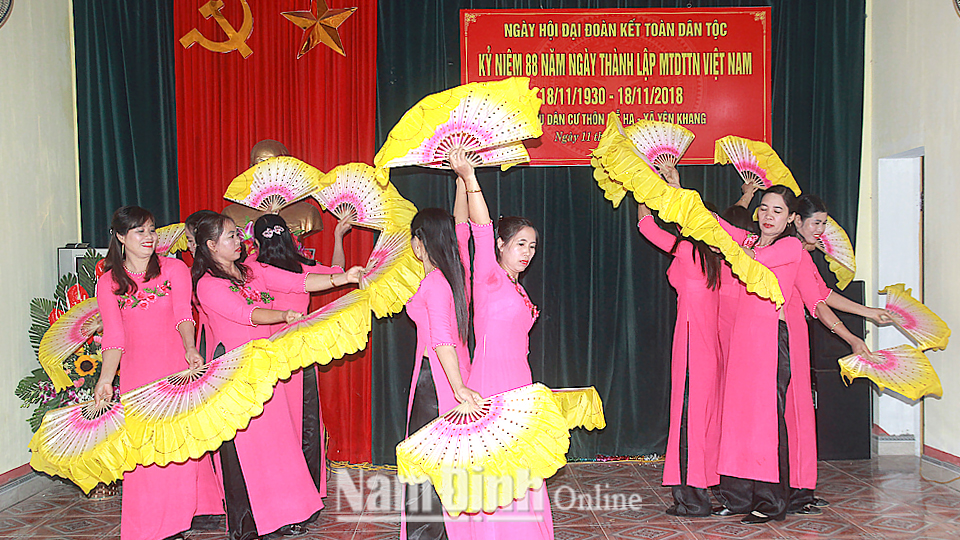 Chương trình văn nghệ trong Ngày hội Đại đoàn kết toàn dân tộc của khu dân cư thôn Mễ Hạ, xã Yên Khang (Ý Yên).