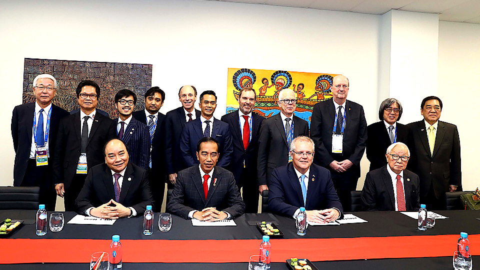 Thủ tướng Nguyễn Xuân Phúc cùng Tổng thống Indonesia, Thủ tướng Australia và Trưởng đoàn Đài Bắc - Trung Hoa đồng chủ trì phiên trao đổi với các doanh nghiệp ABAC. Ảnh: TTXVN