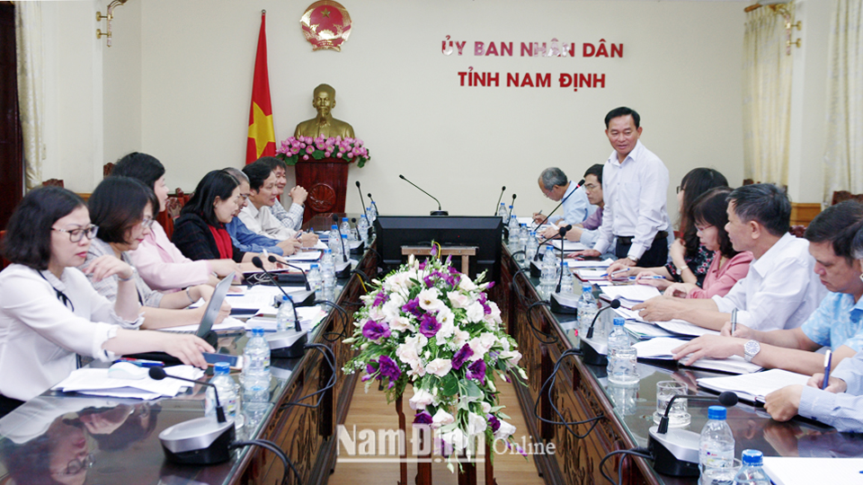 Đồng chí Nguyễn Phùng Hoan, TUV, Phó Chủ tịch UBND tỉnh phát biểu tại buổi làm việc.