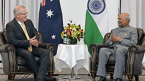 Tổng thống Ấn Ðộ R.Cô-vin (bên phải) gặp Thủ tướng Australia X.Mô-ri-xơn tại Xít-ni. Ảnh PTI