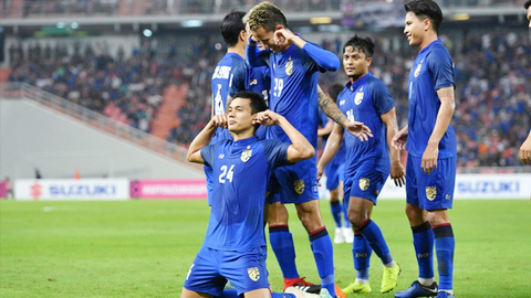 Các cầu thủ Thái Lan ăn mừng bàn thắng vào lưới Singapore