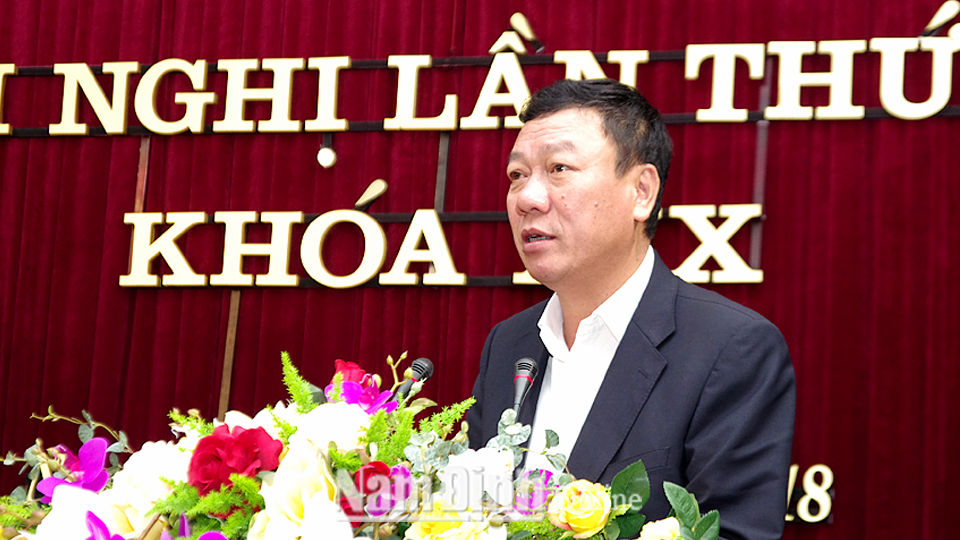 Đồng chí Đoàn Hồng Phong, Ủy viên BCH Trung ương Đảng, Bí thư Tỉnh ủy, Trưởng đoàn Đoàn đại biểu Quốc hội của tỉnh phát biểu kết luận tại hội nghị.