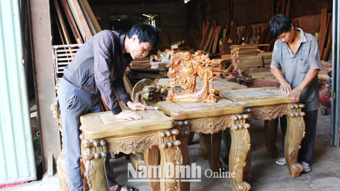 Sản xuất sản phẩm đồ gỗ nội thất tại Cty TNHH Thông Oanh, Thị trấn Gôi (Vụ Bản).
