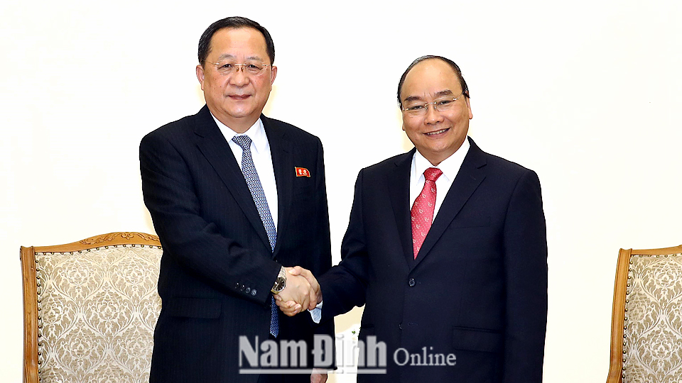 Thủ tướng Nguyễn Xuân Phúc tiếp Bộ trưởng Ngoại giao Triều Tiên Ri Yong Ho thăm chính thức Việt Nam. Ảnh: Thống Nhất - TTXVN