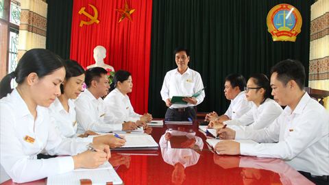 Một buổi giao ban nghiệp vụ của TAND huyện Trực Ninh.