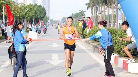 Nguyễn Thành Ngưng (Ðà Nẵng) giành HCV nội dung đi bộ nam 20 km.