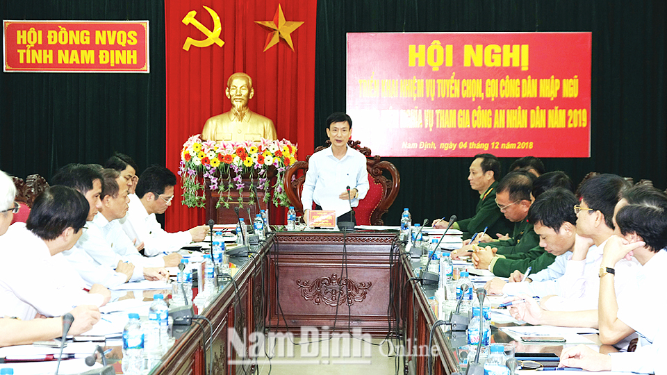 Đồng chí Phạm Đình Nghị, Chủ tịch UBND tỉnh phát biểu kết luận hội nghị.