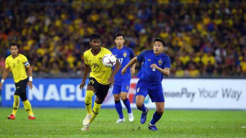 Tiền vệ Syamer Kutty Abba (14) thi đấu rất năng nổ trong trận hòa 0-0 trước Thái-lan.