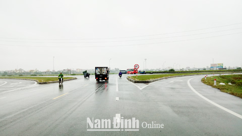 Hệ thống biển báo chỉ dẫn giao thông tại nút giao cắt nguy hiểm giữa tỉnh lộ 489C với Quốc lộ 21 gây khó khăn cho người đi đường được huyện Xuân Trường kiến nghị khắc phục.
