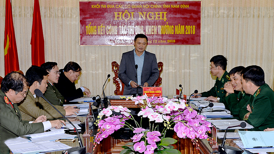 Đồng chí Bạch Ngọc Chiến, Tỉnh ủy viên, Phó Chủ tịch UBND tỉnh phát biểu tại hội nghị.