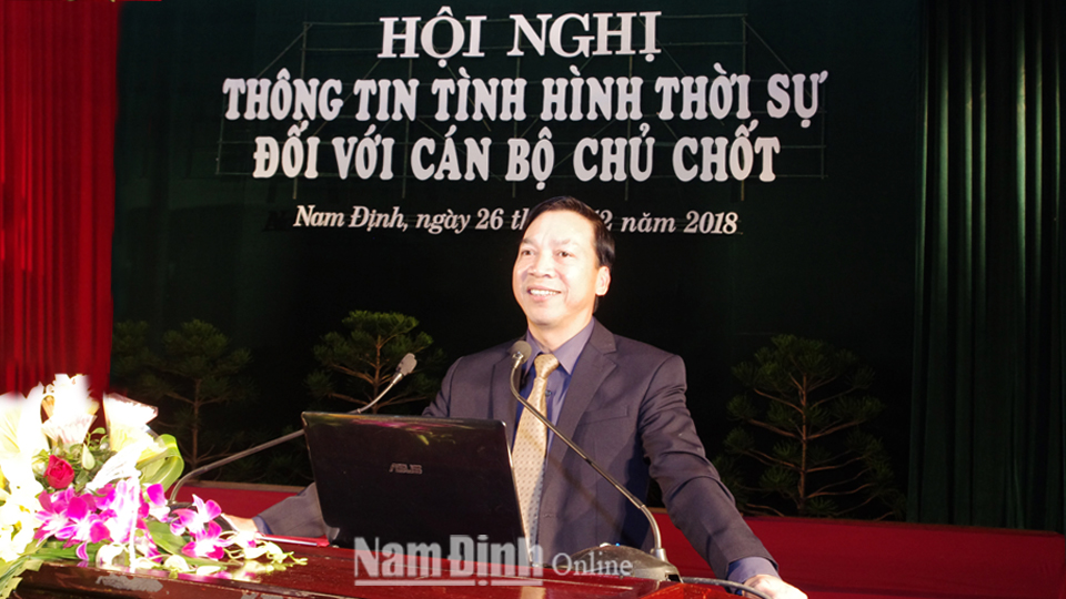 Đồng chí Trần Văn Chung, Phó Bí thư Thường trực Tỉnh ủy, Chủ tịch HĐND tỉnh phát biểu tại hội nghị.