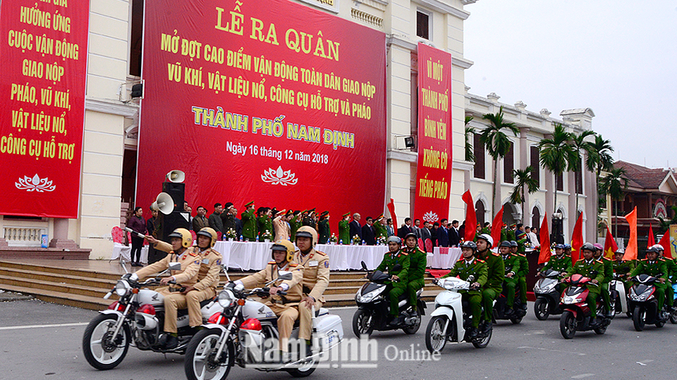 Thành phố Nam Định ra quân mở đợt cao điểm vận động toàn dân giao nộp vũ khí, vật liệu nổ, công cụ hỗ trợ và pháo trong dịp Tết Nguyên đán Kỷ Hợi 2019.
