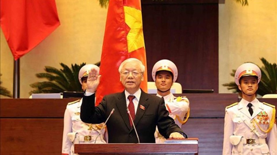 Tổng Bí thư, Chủ tịch nước Nguyễn Phú Trọng thực hiện nghi thức tuyên thệ nhậm chức trước Quốc hội, đồng bào và cử tri cả nước.