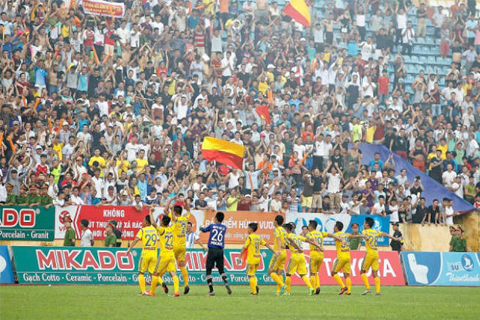 CLB Nam Định luôn nhận được sự hâm mộ cuồng nhiệt của người hâm mộ bóng đá tỉnh nhà