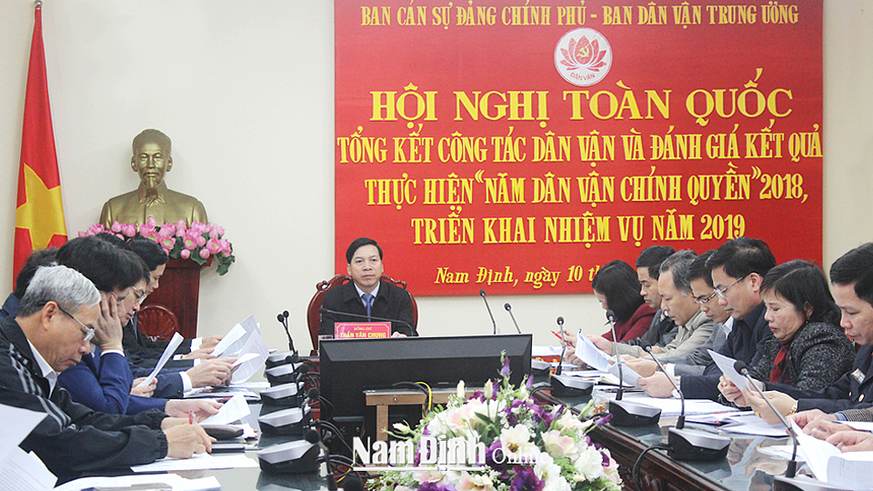 Đồng chí Trần Văn Chung, Phó Bí thư Thường trực Tỉnh ủy, Chủ tịch HĐND tỉnh và các đại biểu dự hội nghị tại điểm cầu tỉnh ta.