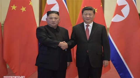 Chủ tịch Trung Quốc Tập Cận Bình (bên phải) và nhà lãnh đạo Triều Tiên Kim Jong-un, tại Đại Lễ đường Nhân Dân, ở Bắc Kinh, Trung Quốc, ngày 9-1-2019. (Ảnh: Xinhua)