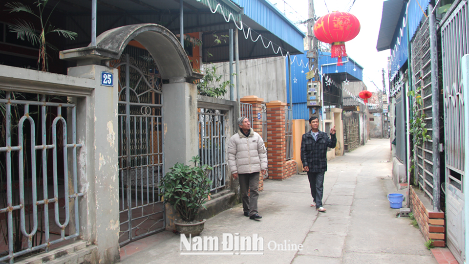 Đường Khu dân cư miền Thủy Cơ, phường Cửa Nam (Thành phố Nam Định) được trải bê tông sạch sẽ thuận tiện cho việc đi lại.