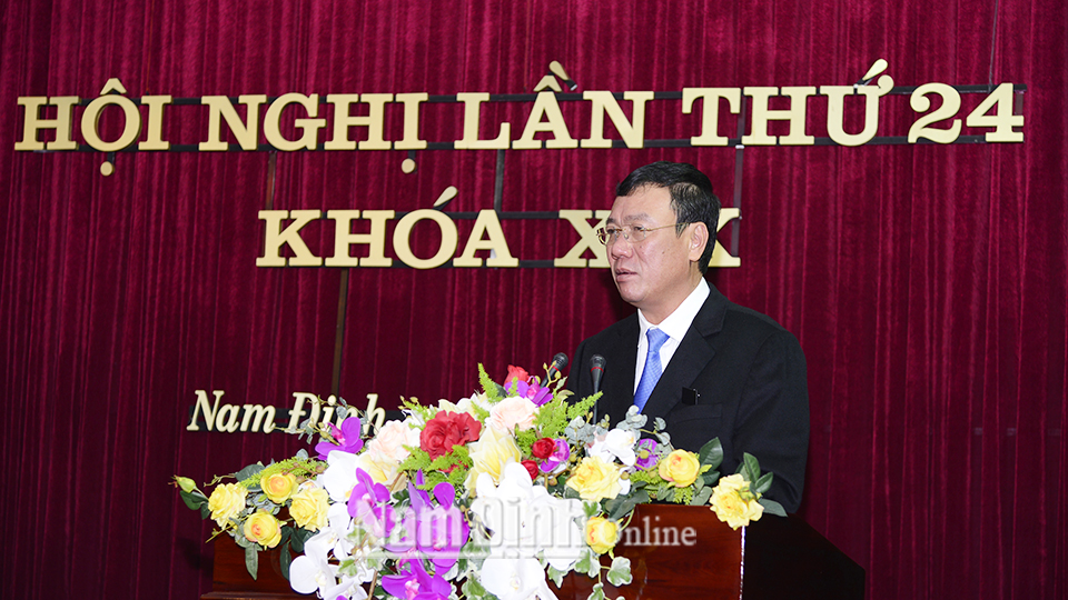 Đồng chí Đoàn Hồng Phong, Ủy viên Ban Chấp hành Trung ương  Đảng, Bí Thư Tỉnh ủy, Trưởng đoàn Đoàn đại biểu Quốc hội của tỉnh  phát biểu kết luận hội nghị.