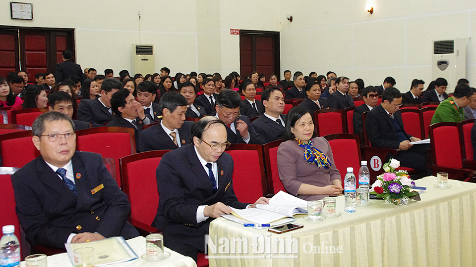 Đồng chí Khương Thị Mai, TUV, Phó Chủ tịch HĐND tỉnh dự và các đại biểu dự hội nghị.