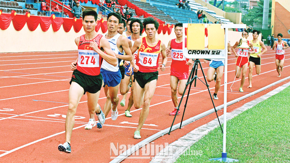 Vận động viên Dương Văn Thái (số 274) thi đấu tại Đại hội Thể thao toàn quốc.  Ảnh trang này do cơ sở cung cấp