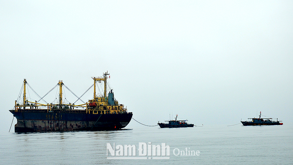 Lực lượng trinh sát, Bộ đội Biên phòng tỉnh bắt tàu hút cát trái phép hoạt động tại khu vực Cồn Lu (Giao Thủy).