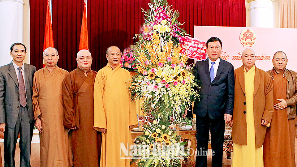 Đoàn đại biểu Ban Trị sự Giáo hội Phật giáo tỉnh chúc mừng Tỉnh ủy nhân kỷ niệm 89 năm Ngày thành lập Đảng Cộng sản Việt Nam. 