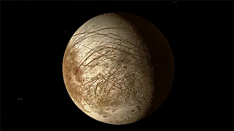 Lớp băng trên bề mặt Mặt trăng Europa được cho là có độ dày từ 20 - 30km.